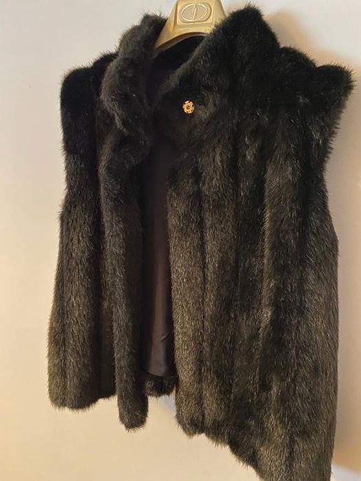 Colete em pêlo castanho