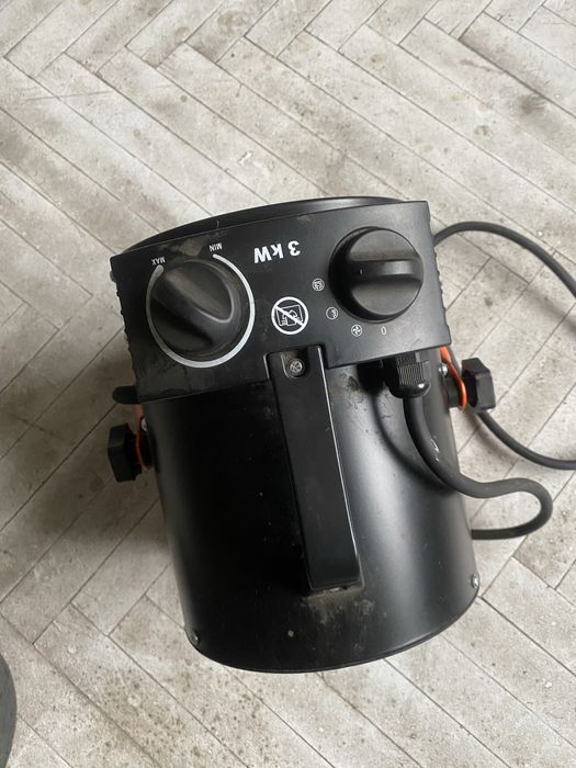 Продаётся электрическая тепловая гармата 2E AHT3000 мощностью 3 кВт.