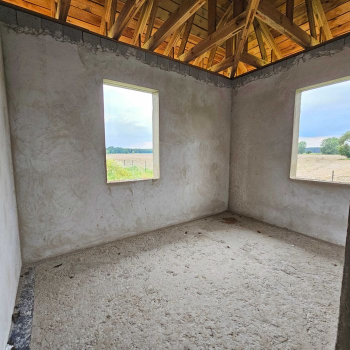 Dom blisko Leszna - 4 sypialnie, salon z aneksem. Działka 2000m²