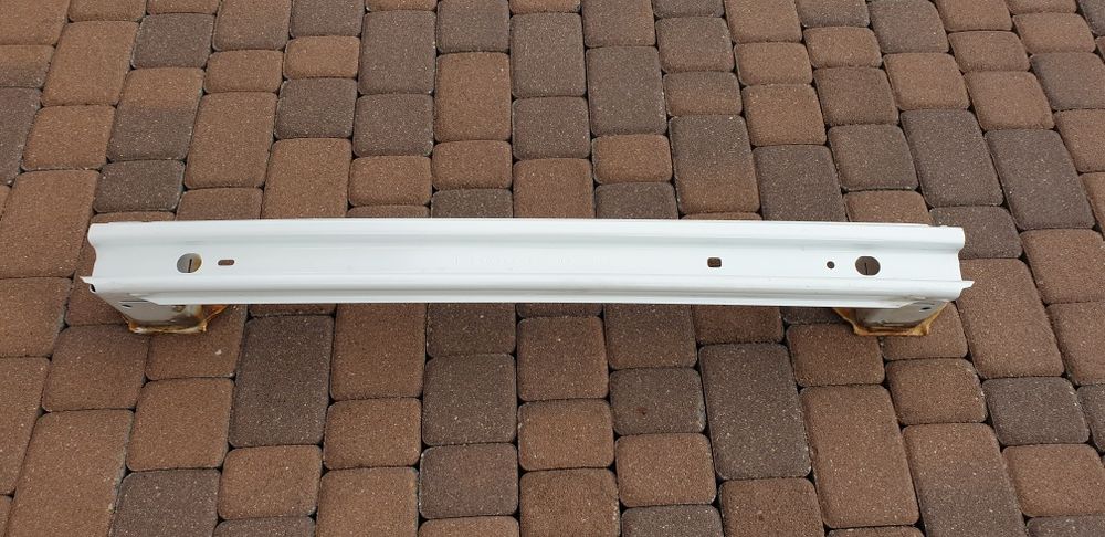 Belka zderzaka tył TOYOTA YARIS CROSS