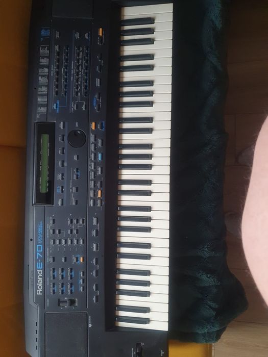 Organy Roland e 70