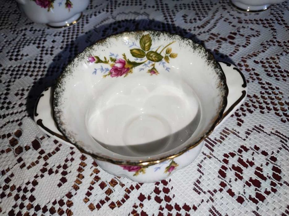 bulionówka porcelanowa Chodzież  Iwona złota róża