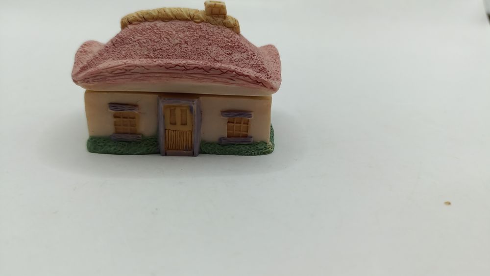 Mały domek puzderko dekoracja figurka