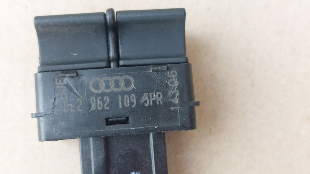 audi a4 b6 b7 8e0 00-06 przełącznik włącznik alarmu 8e2962109