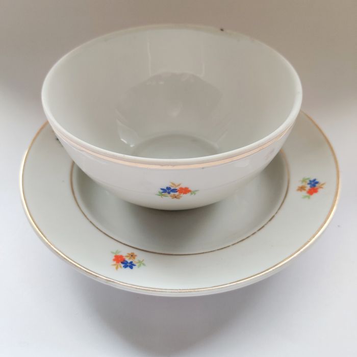 Tigela com pires fábrica do Candal motivos florais