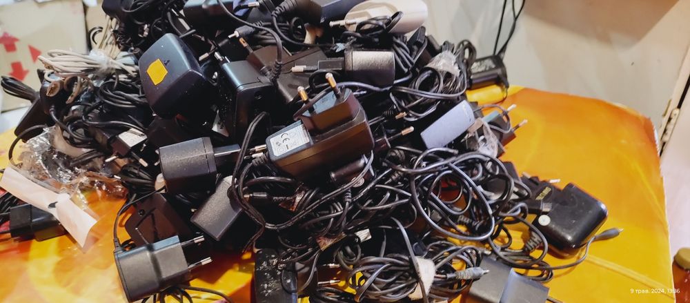 Блок питания, зарядное устройство к телефону