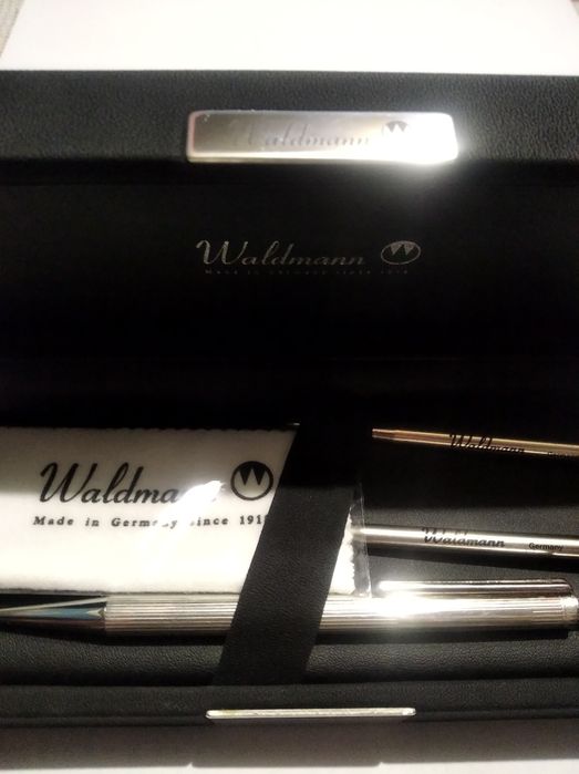 Срібна  кулькова  ручка Eco Waldmann у фірмовому футлярі