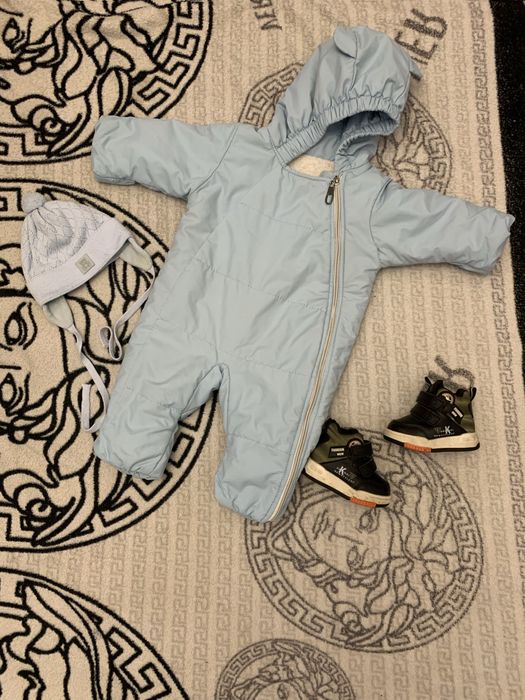 Комбінезон, шапочка та шкіряні черевички