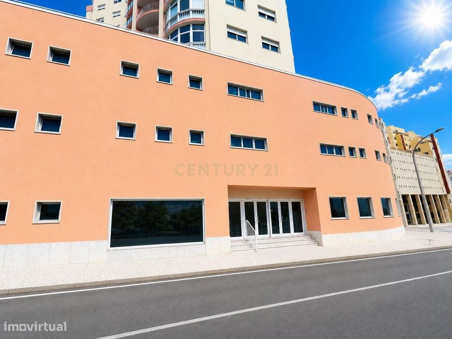 Loja com 520m2, no eixo Lisboa–Oeiras–Sintra, e possibilidade adquirir