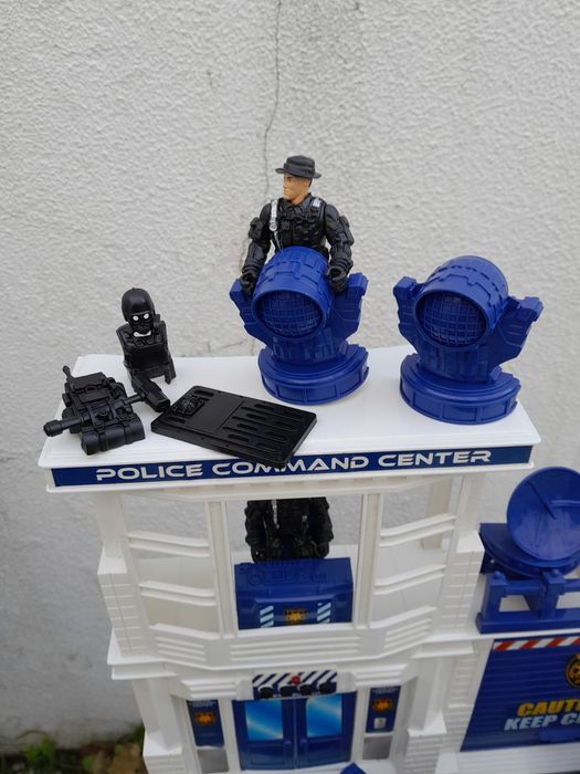 Centro de polícia de comando com luz e sons