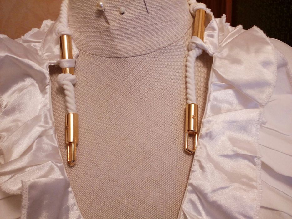 Bluzka biała z falbankami