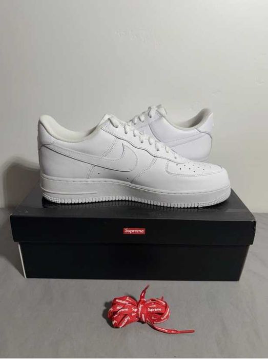Nike_Air_Force_1_Low_Supreme_White R.45