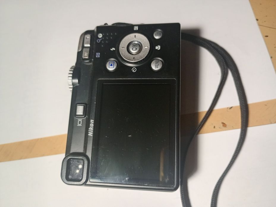 Цифровий фотоапарат Nikon coolpix P60