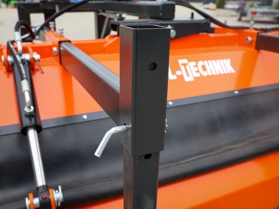 Zamiatarka Metal-Technik do traktora ciągnika kostki drogowa komunalna