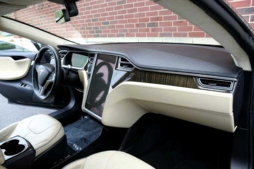 Tesla Model S      2014