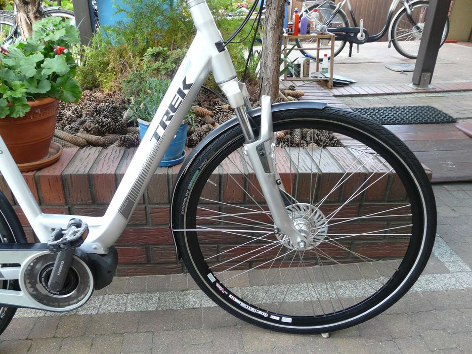 Rower elektryczny TREK LM500+,28"/50 central  Shimano-ładny sprawny