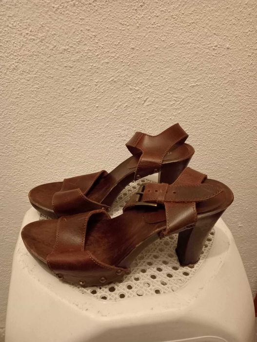 Sandálias de pele Como Novas