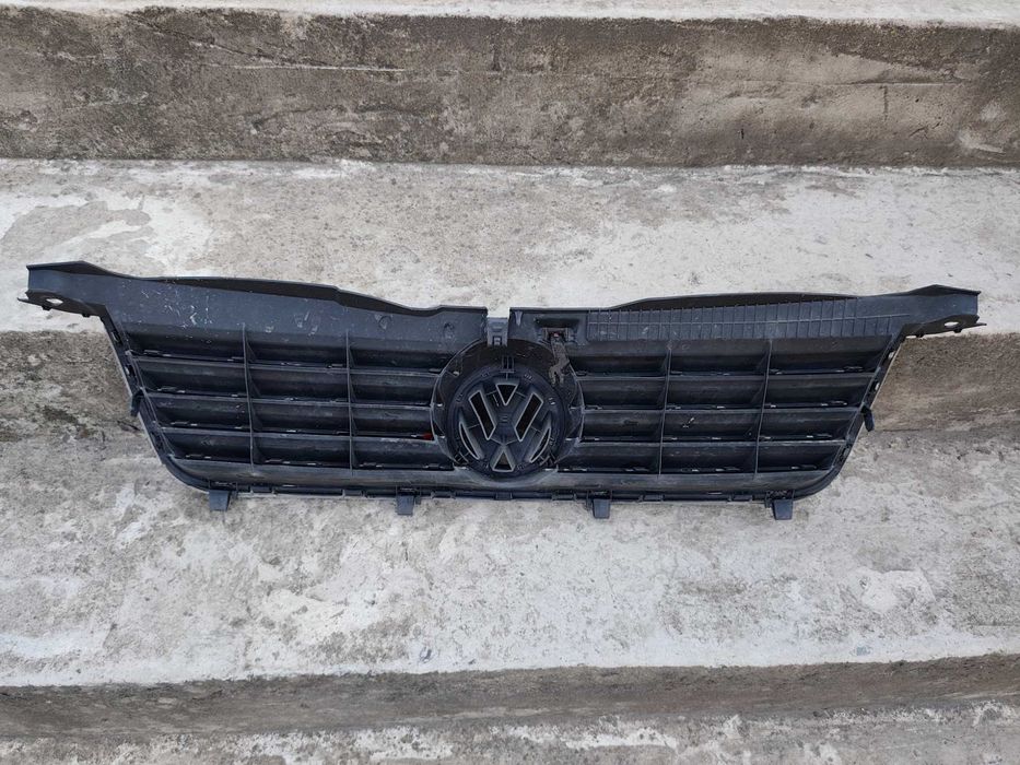 Продам решітку радиатора Volkswagen Passat B5