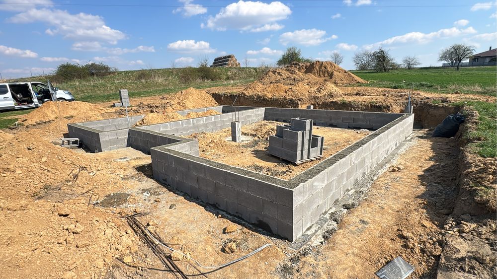 Budowa domow , Fundamenty,Płyty fundamentowe,zagęszczanie pod płyty fundamentowe, niwelacja terenupod domy i garaże – solidne wykonanie