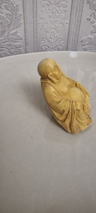 Статуетка Будди .