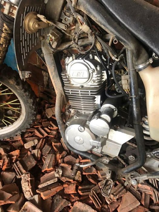 AJP 125CC motor avariado mota com documentos