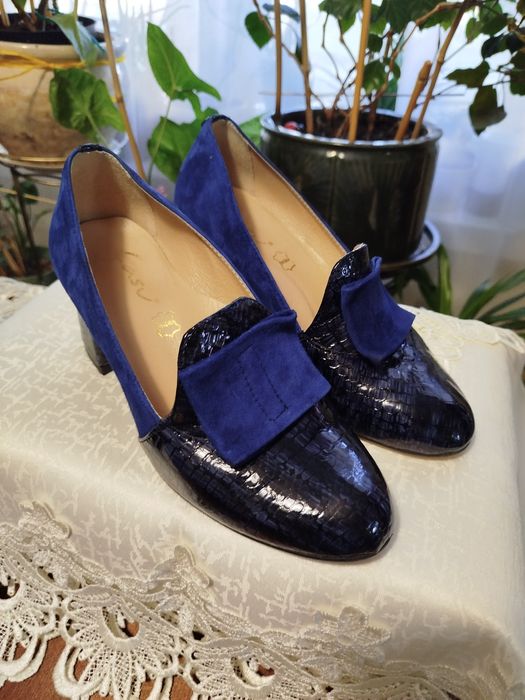 Półbuty /czółenka/skórzane,kolor kobaltowy, marki Casu, trendy 2026