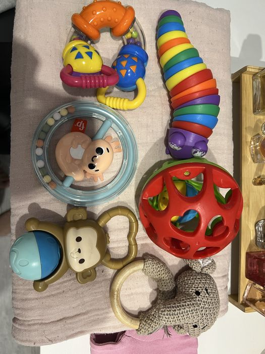 Zestaw zabawek niemowlęcych