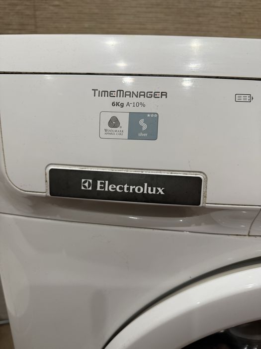 Продаю пральну машину Electrolux. 5 км від Києва. Лише самовивіз.