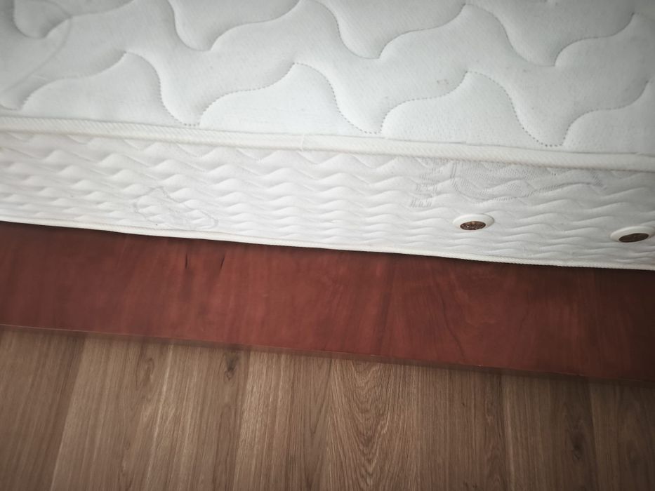 Cama  Kingsize com colchão