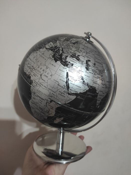 Globus światowy 20 cm z metalową podstawą firmy Exerz