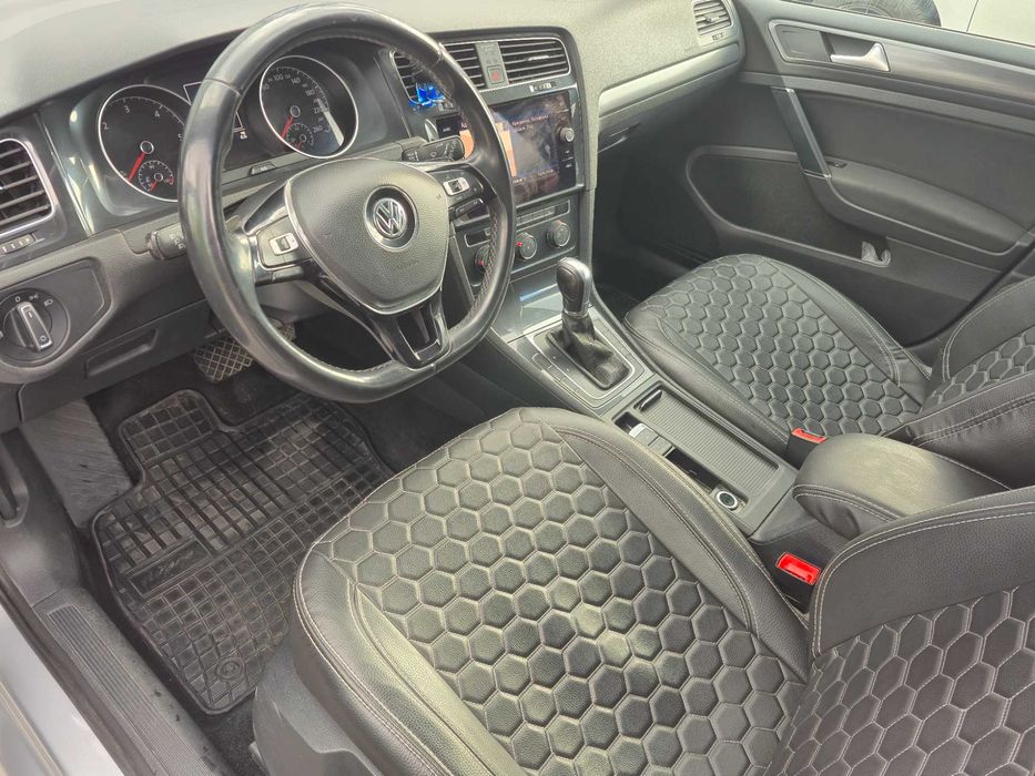 Автомобіль Volkswagen Golf
