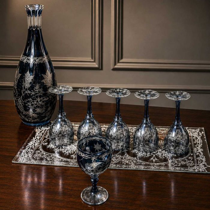 Garrafa / Licoreira em Cristal Azul Gravado Estilo Baccarat