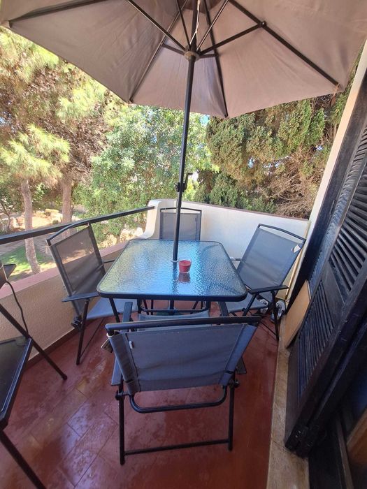 Conjunto mesa e cadeiras