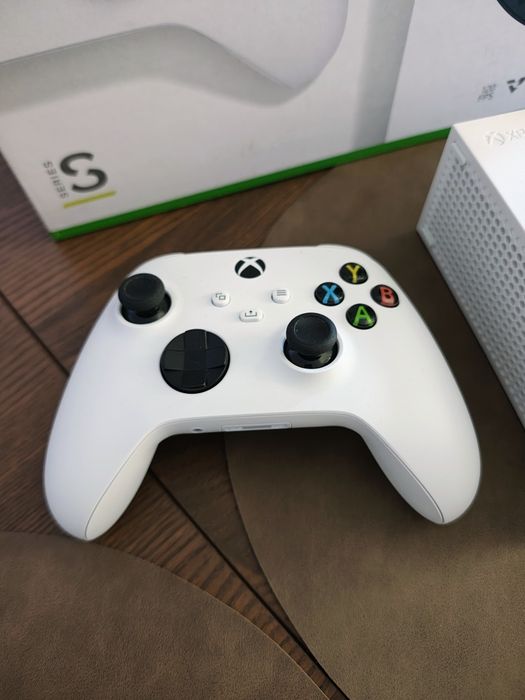 Sprzedam konsolę Xbox Series S