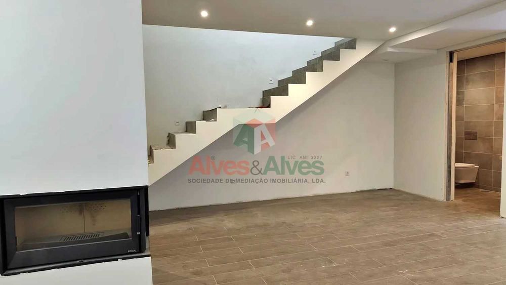 Moradia Nova Geminada na Maia