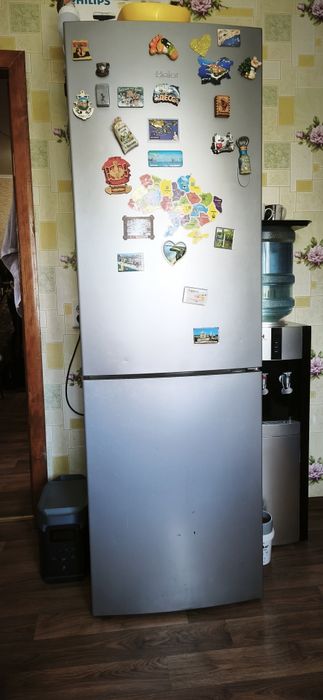 Холодильник в гарному стані.Продаємо бо купили  Sid -bi-Side.Зібраний в Італії. Місто Герой Суми.Самовивоз