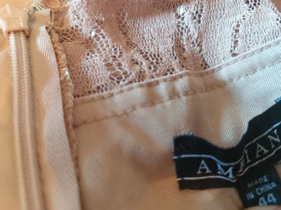 Elegancka sukienka maxi z koronką i cekinami | Kolor pudrowy róż