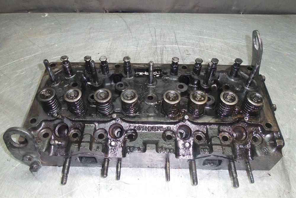 Głowica do silnika Perkins 4.2032. Cylinder head Perkins 4.2032