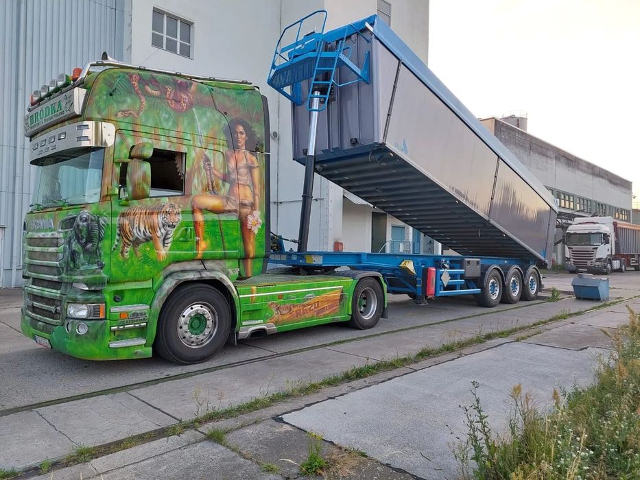 Stas  128 000 zł netto