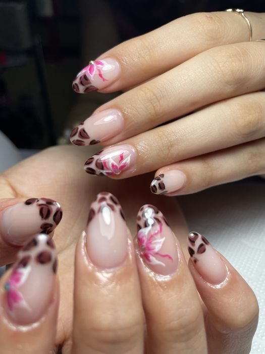Unhas de gel e gelinho