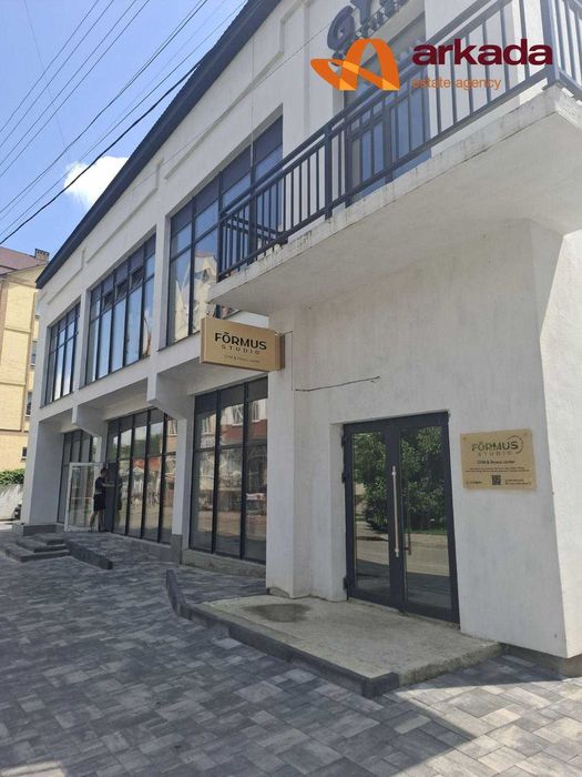 Здається в оренду комерційне фасадне приміщення в м. Калуш 220м2.