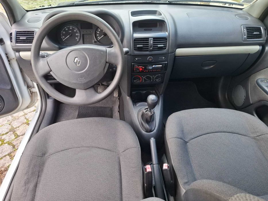 Renault Clio 1.2 16V. Excelente Estado A/C apenas 160 mil Kms