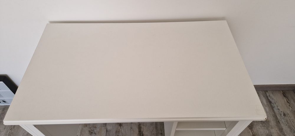 Secretária branca IKEA