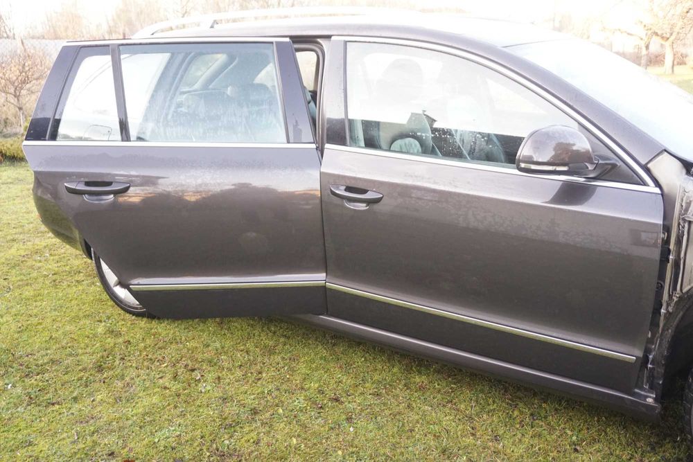 Kompletne drzwi Prawe tył drzwi prawe tylne Skoda Superb II 3T Ładne*