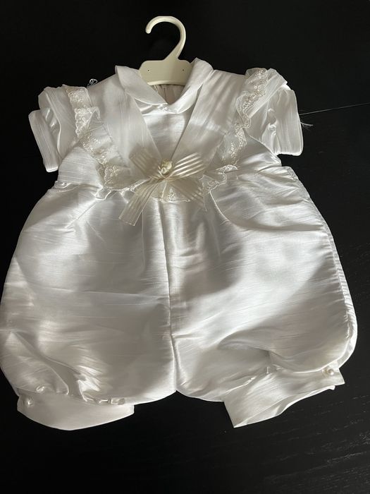 Vendo fatos de batizado para bebés