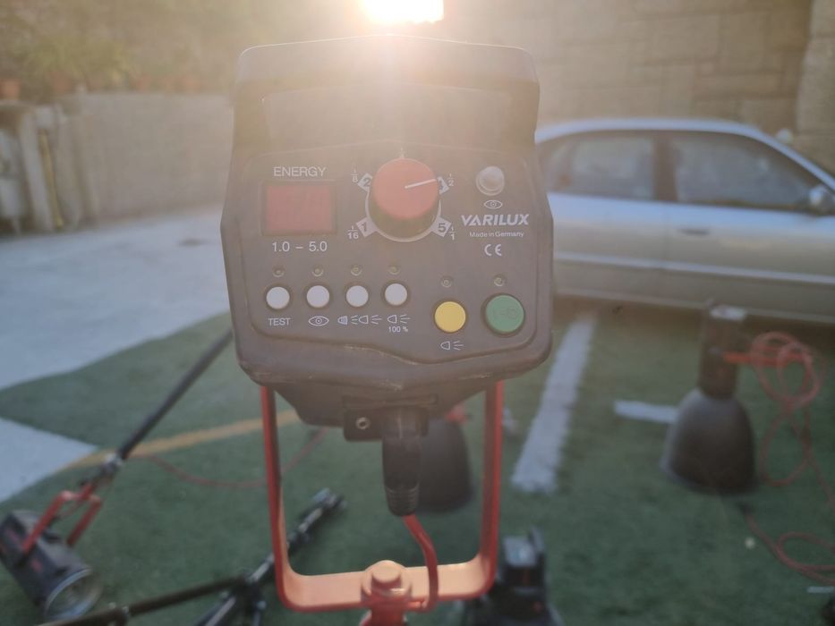 Lote de Equipamento Profissional de Fotografia e Vídeo – Tripés Industriais, Gruas e Iluminação Multiblitz