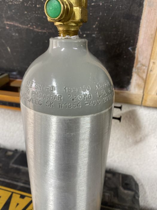 газовий балон СО2.