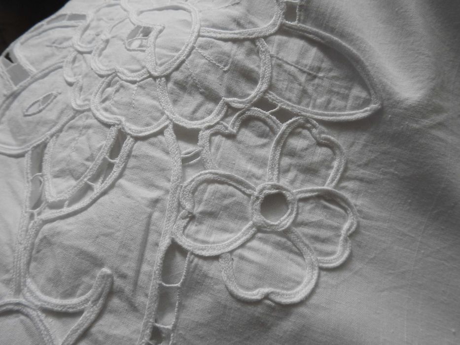 Obrus z Haftem-średnica-170 cm.