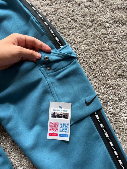 Штани Nike з лампасами