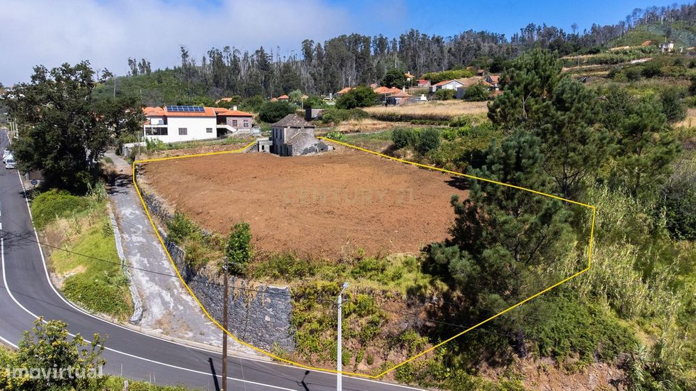 Moradia em Ruína com 1.000 m² de Terreno | Maloeira, Calheta